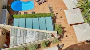 Outdoor pool, pool loungers