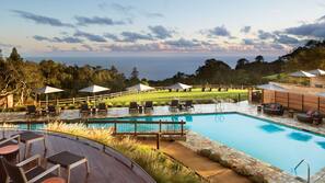 2 outdoor pools