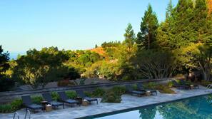 2 outdoor pools