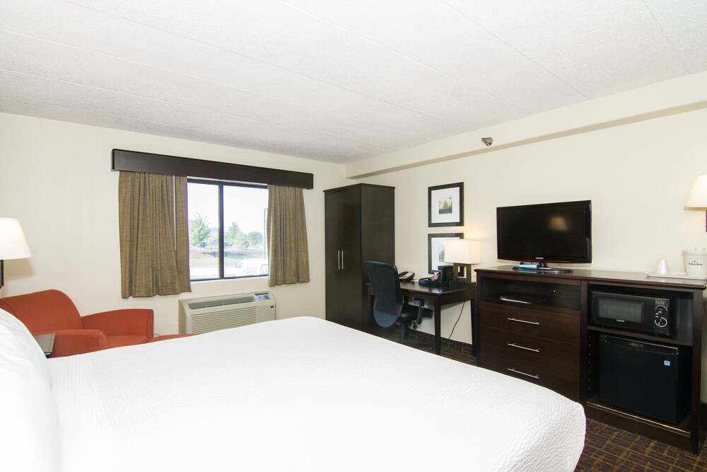 Room, AmericInn by Wyndham Peoria