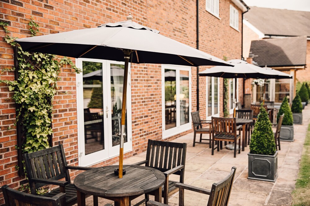 Outdoor dining, Manor House Hotel Alsager