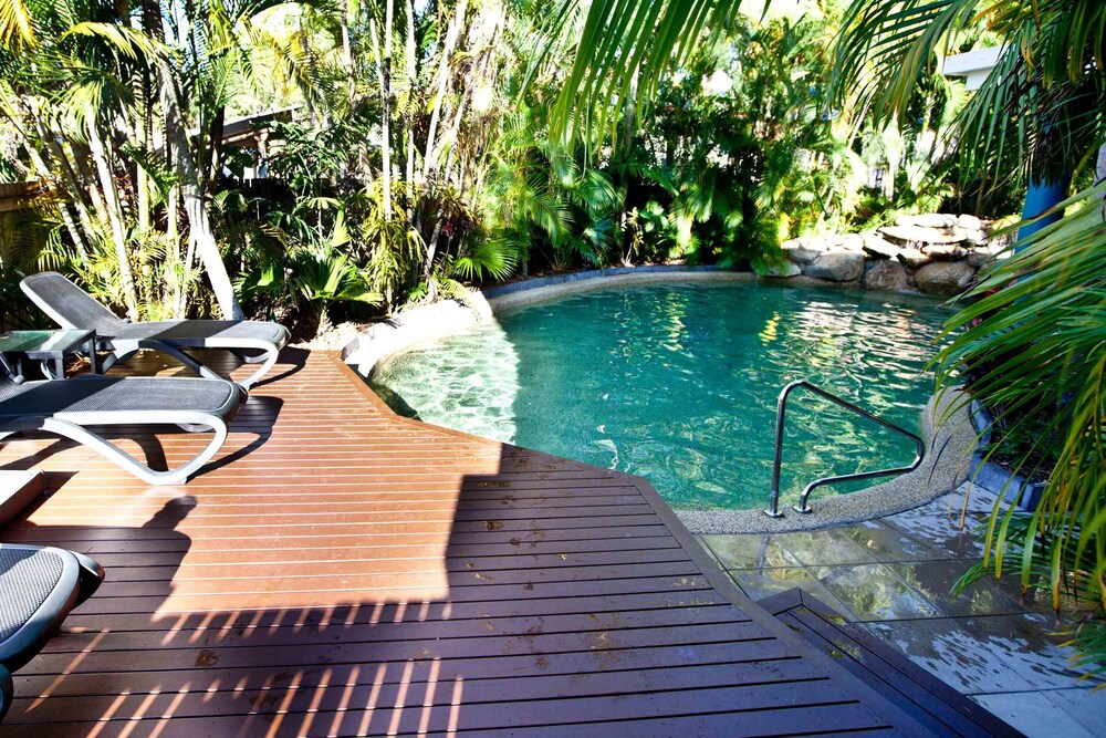 Outdoor pool, Trinity Beach Pacific