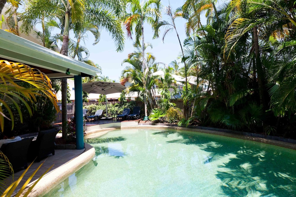 Outdoor pool, Trinity Beach Pacific