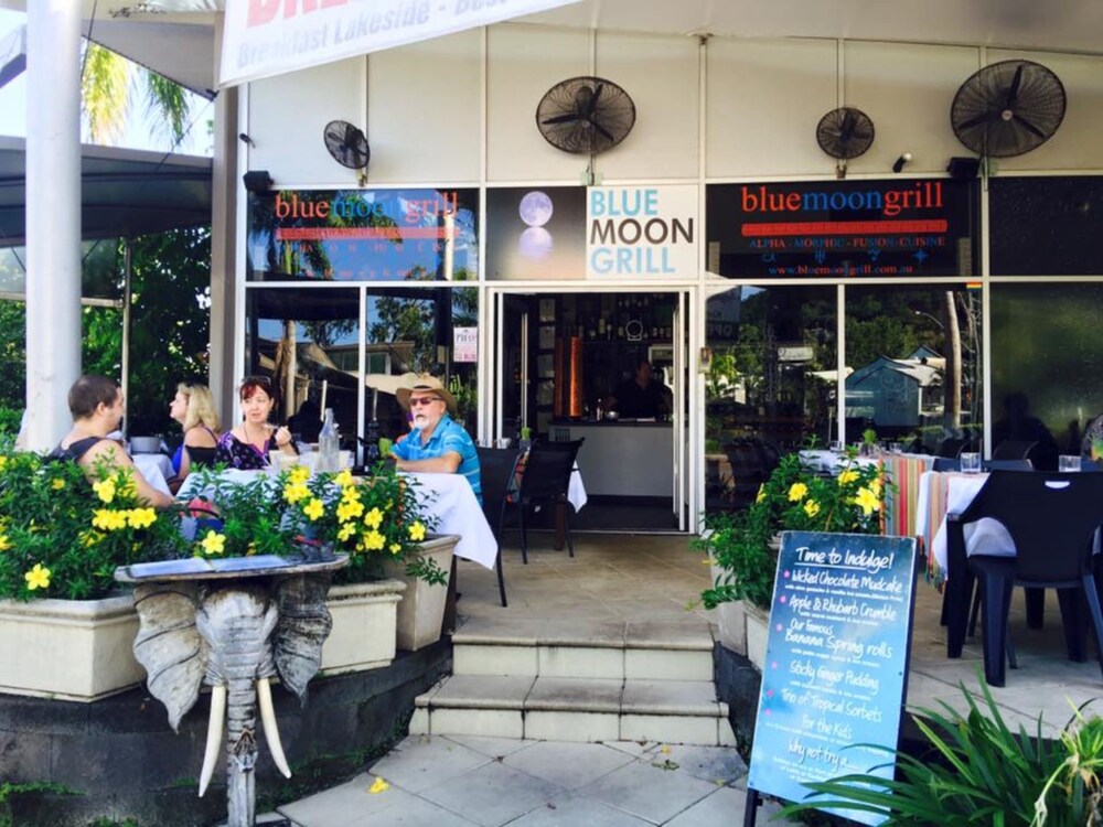 Restaurant, Trinity Beach Pacific