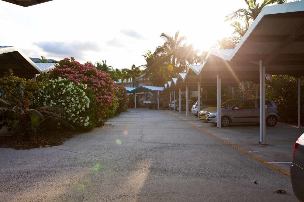 Parking, Trinity Beach Pacific