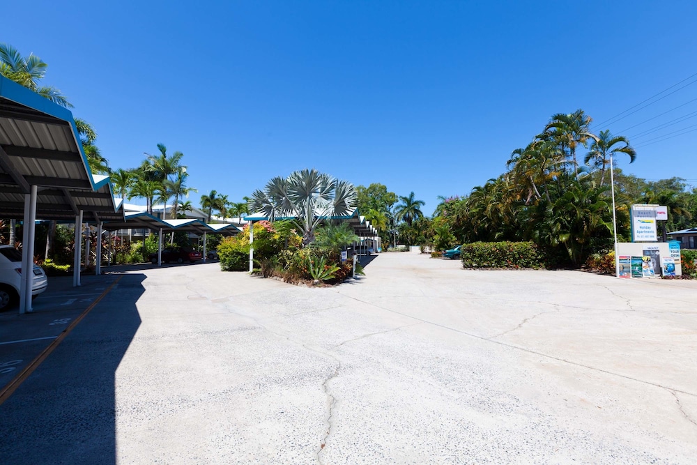 Parking, Trinity Beach Pacific