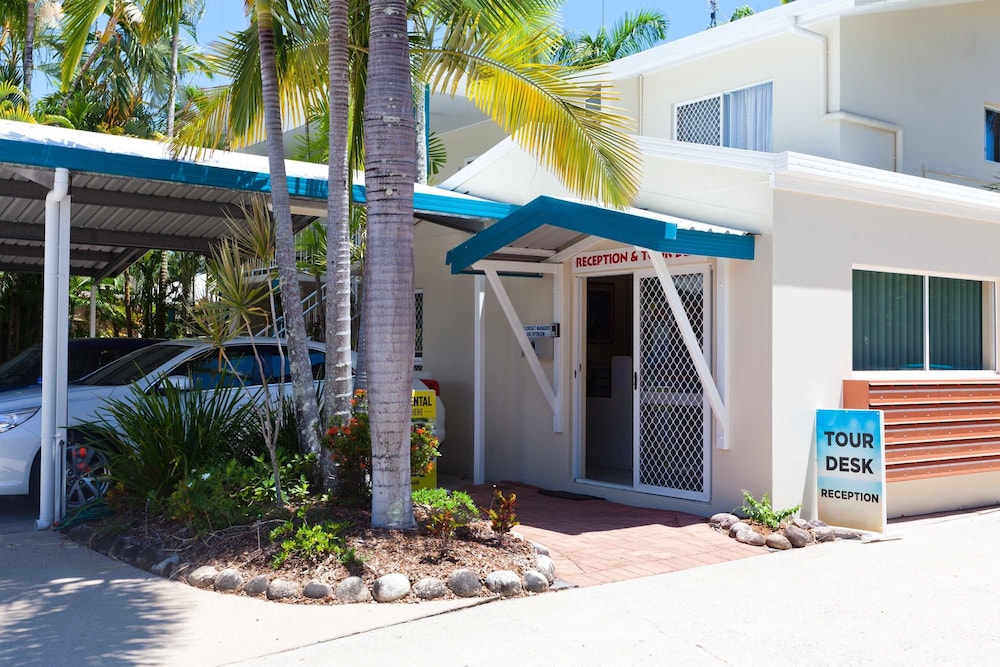 Property entrance, Trinity Beach Pacific