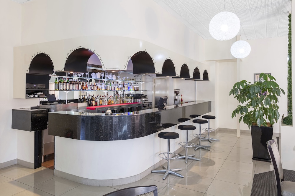 Central Motel & Apartments, Best Western Signature Collection