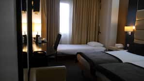 In-room safe, soundproofing, iron/ironing board, free WiFi