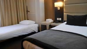 In-room safe, soundproofing, iron/ironing board, free WiFi