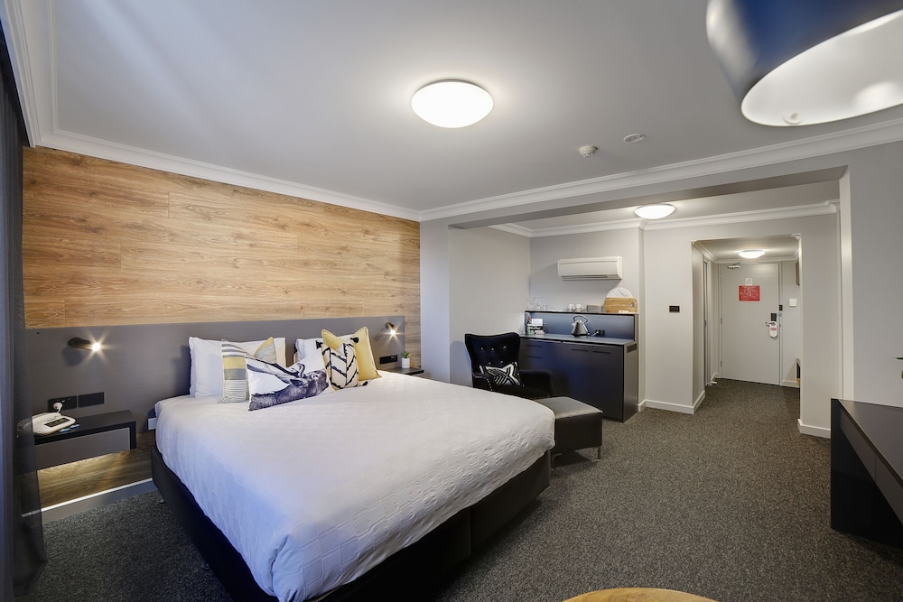 Townhouse Hotel