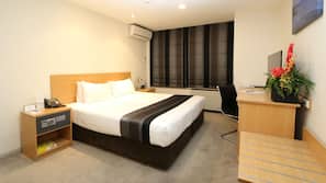 Minibar, in-room safe, desk, iron/ironing board