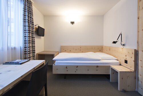 Hauser Swiss Quality Hotel In St Moritz Cheap Hotel Deals