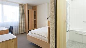 In-room safe, desk, free WiFi