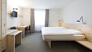 In-room safe, desk, free WiFi