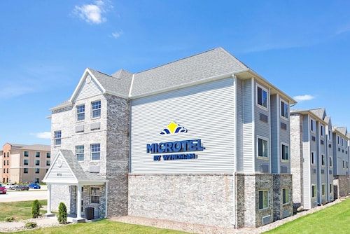 Great Place to stay Microtel Inn & Suites by Wyndham Urbandale/Des Moines near Urbandale 