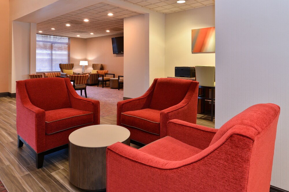 Lobby, Holiday Inn Express Portland West/Hillsboro, an IHG Hotel