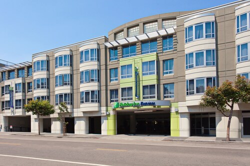 Great Place to stay Holiday Inn Express and Suites Fisherman's Wharf near San Francisco 