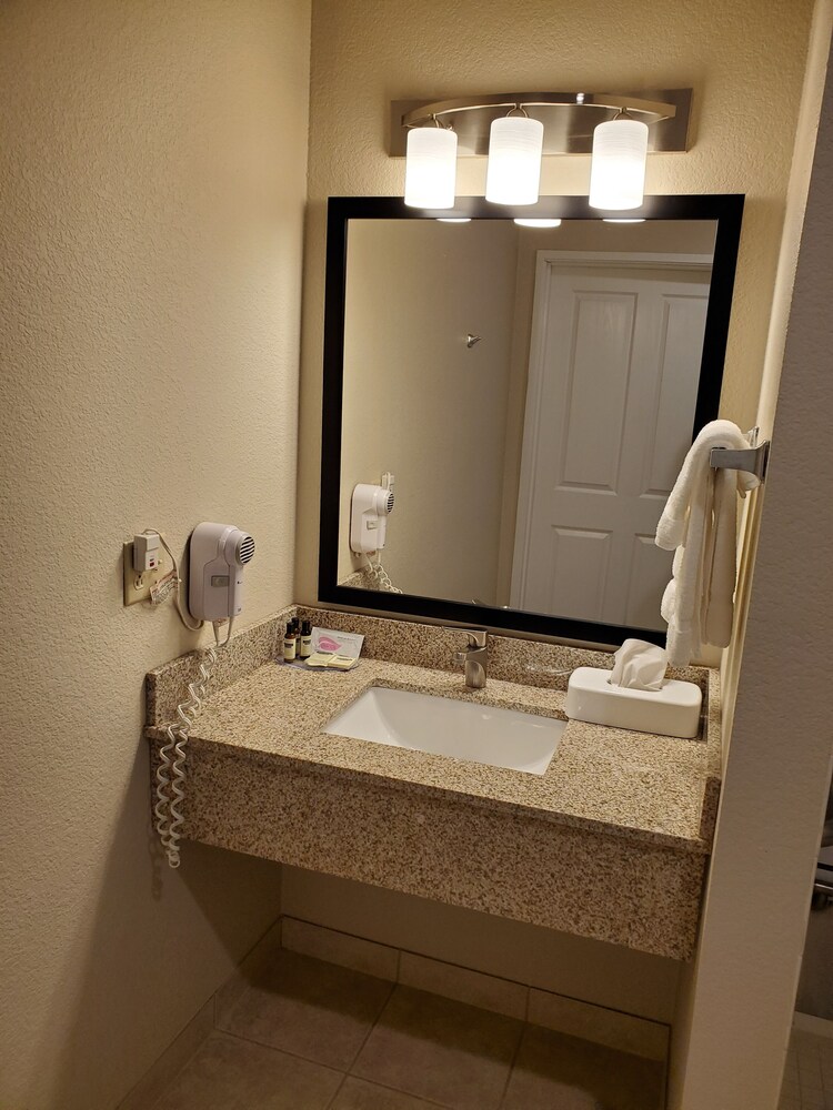 Cobblestone Suites Oshkosh