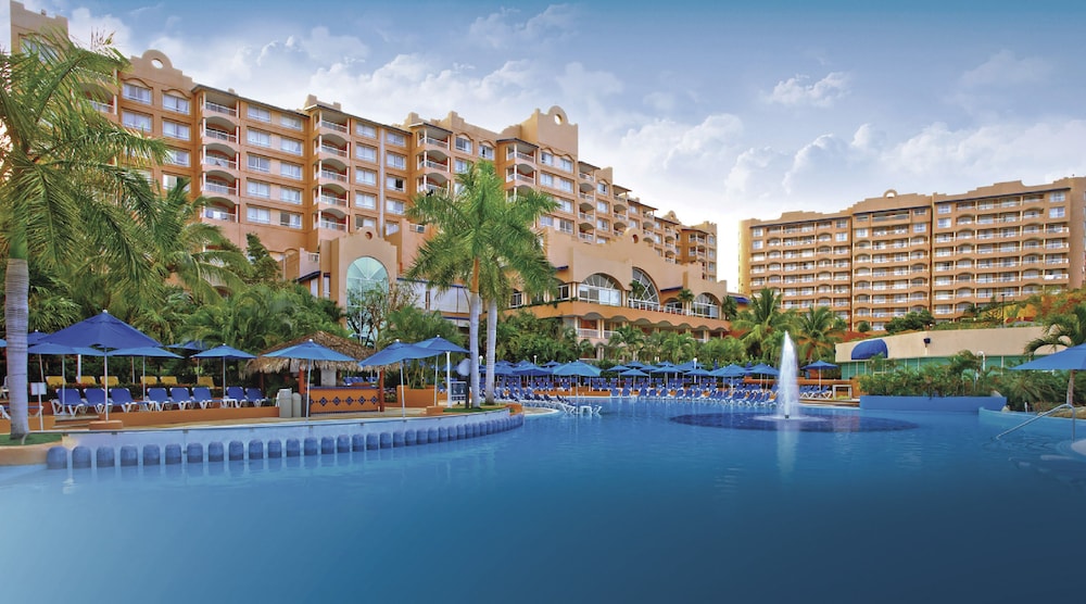 Exterior, Azul Ixtapa Beach Resort and Convention Center - All Inclusive