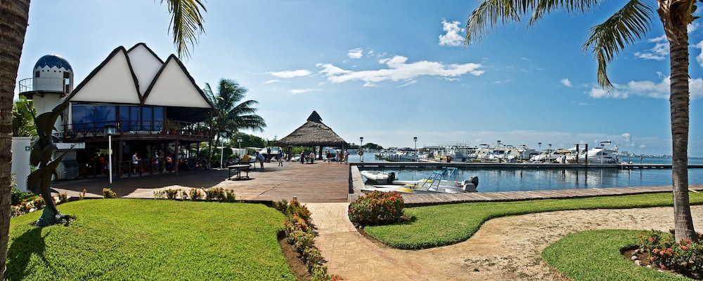 Sunset Marina Resort & Yacht Club