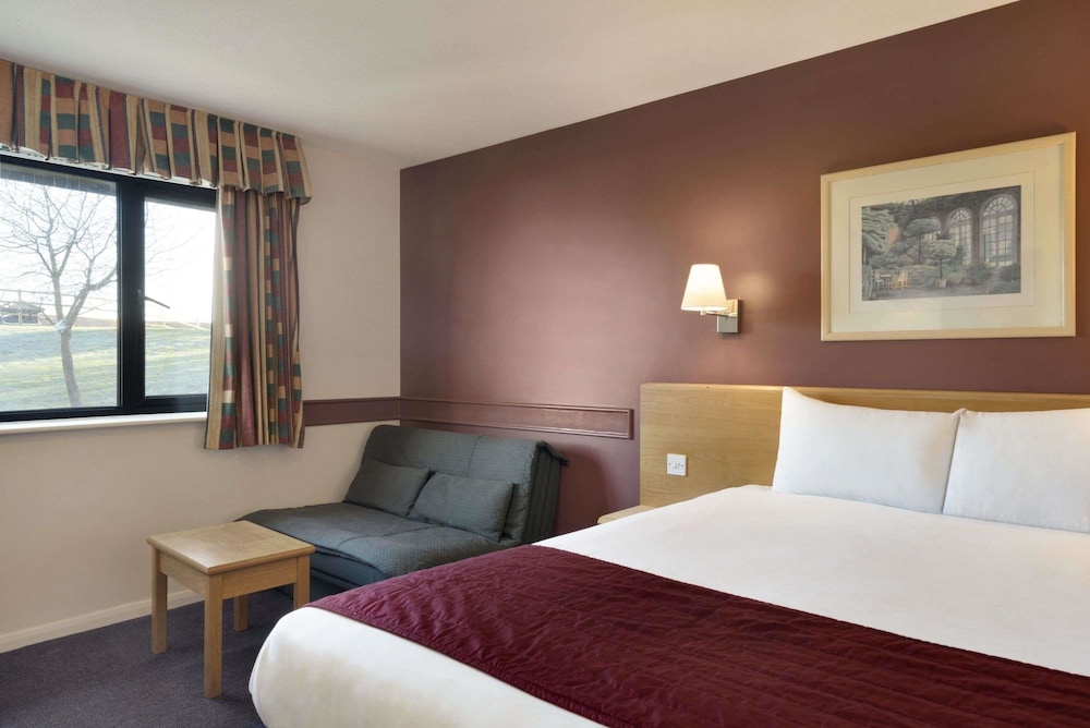 Days Inn by Wyndham Membury M4