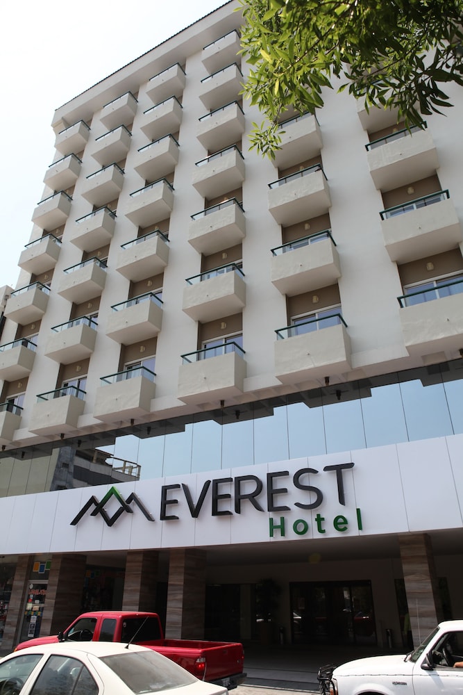 Everest Hotel