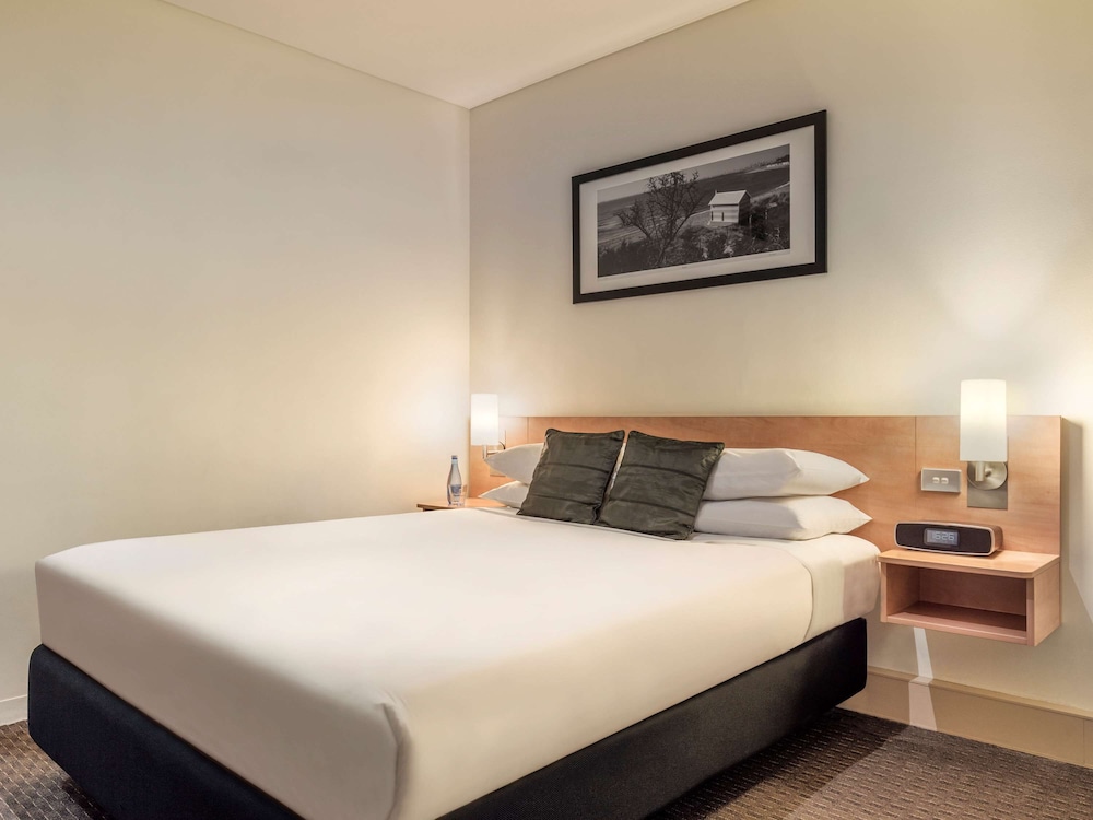 ibis Melbourne Hotel and Apartments