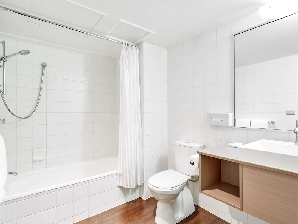 ibis Melbourne Hotel and Apartments