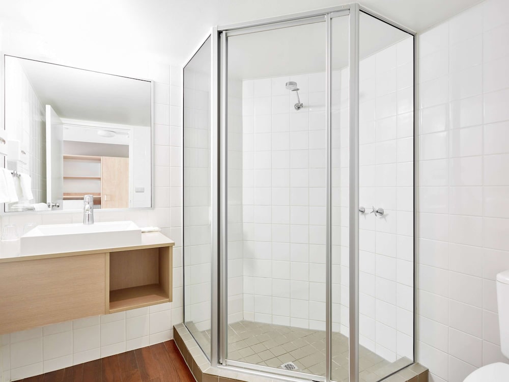 ibis Melbourne Hotel and Apartments
