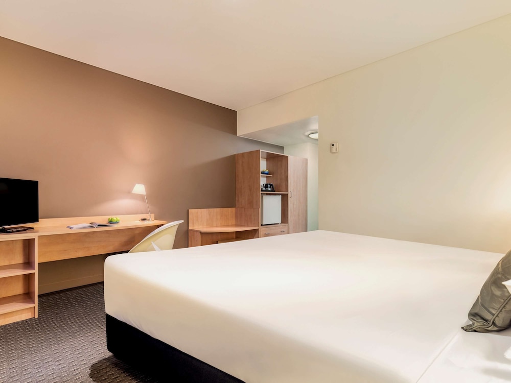 ibis Melbourne Hotel and Apartments