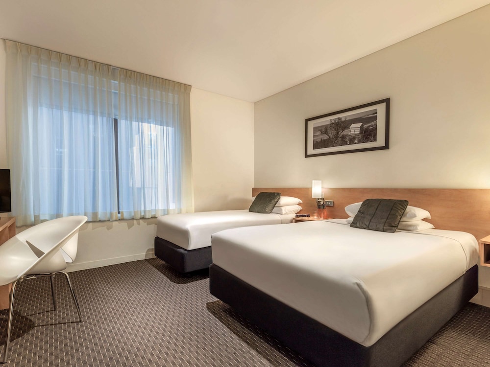ibis Melbourne Hotel and Apartments