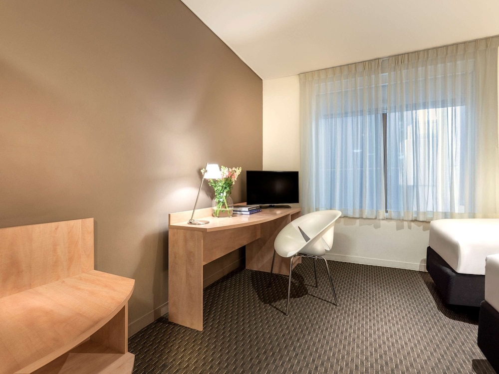ibis Melbourne Hotel and Apartments