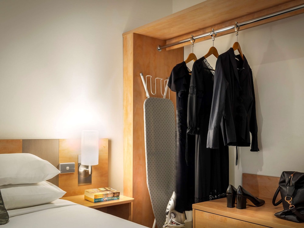 ibis Melbourne Hotel and Apartments