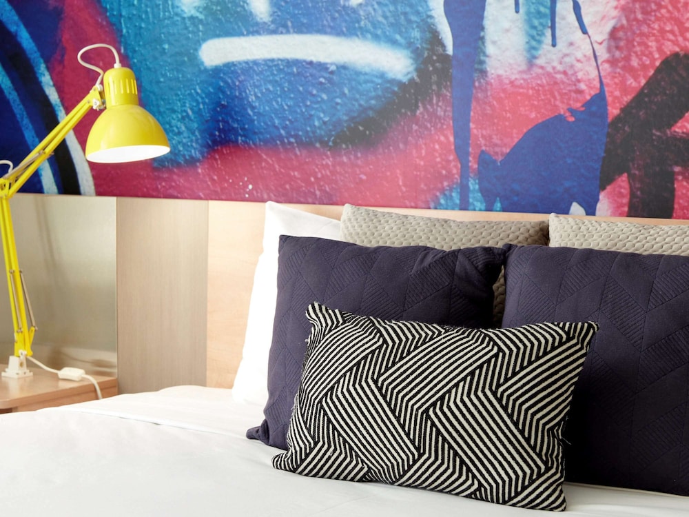 ibis Melbourne Hotel and Apartments