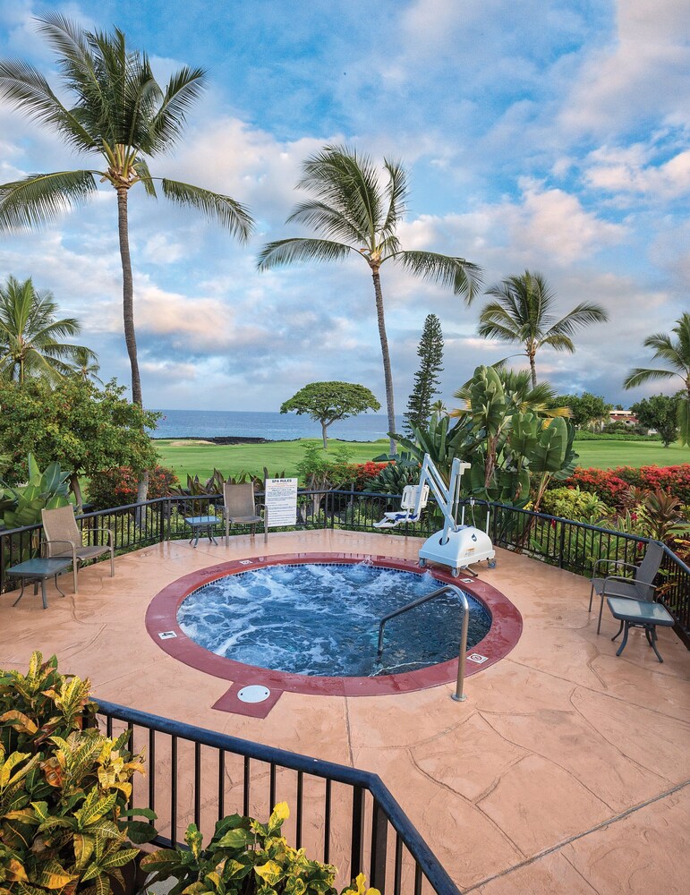 Outdoor spa tub, Kona Coast Resort