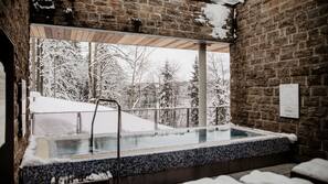 Outdoor spa bath