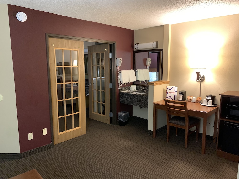 AmericInn by Wyndham Duluth South Black Woods Event Center