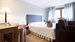 Minibar, desk, free WiFi, linens