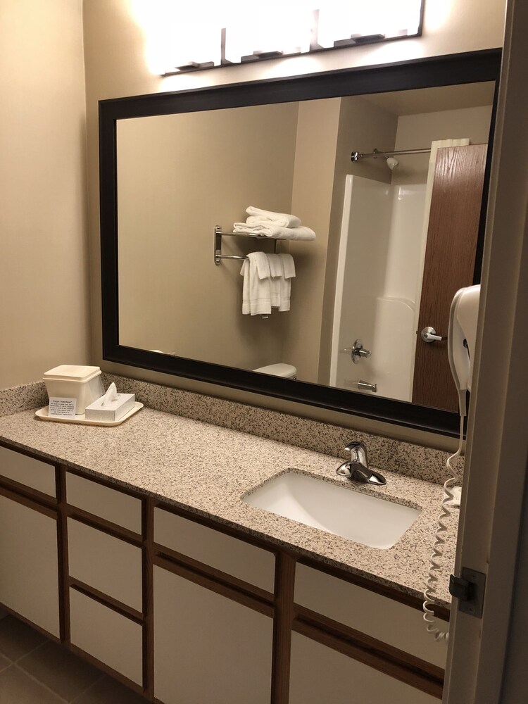 Bathroom sink, Hawthorn Suites by Wyndham Oak Creek/Milwaukee Airport