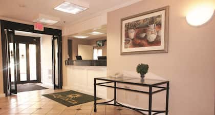 La Quinta Inn by Wyndham Detroit Canton