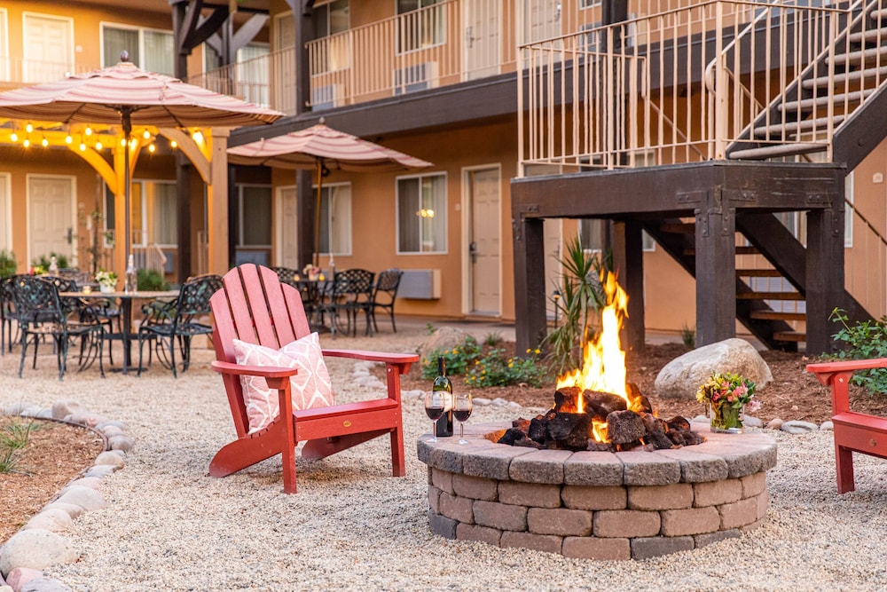 BBQ/picnic area, Ayres Lodge Alpine