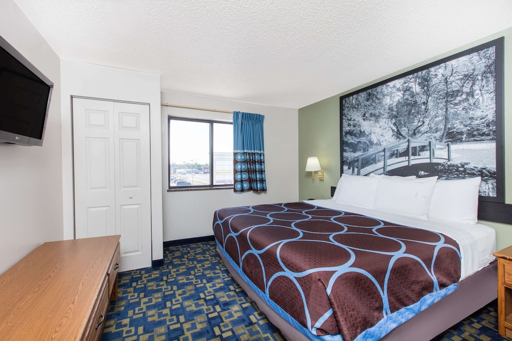 Room, Super 8 by Wyndham Aberdeen MD