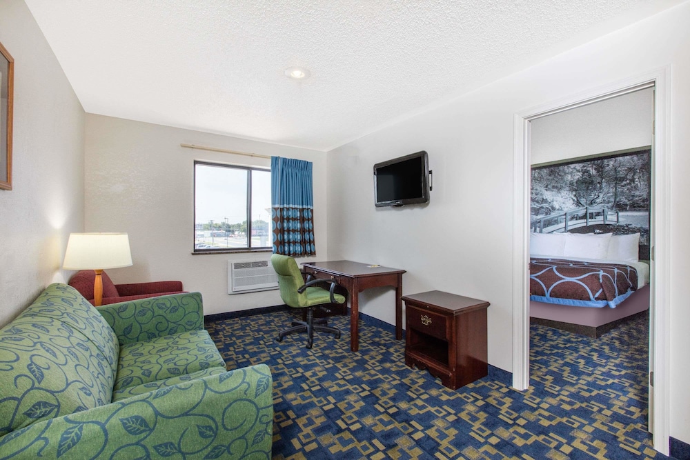 Room, Super 8 by Wyndham Aberdeen MD