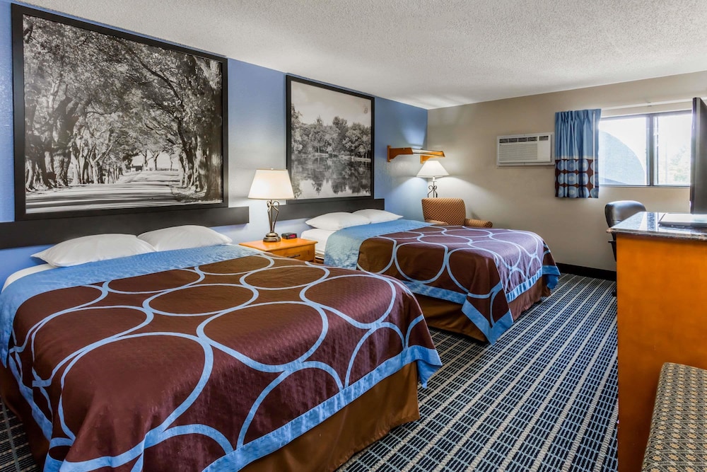 Room, Super 8 by Wyndham Iowa City/Coralville