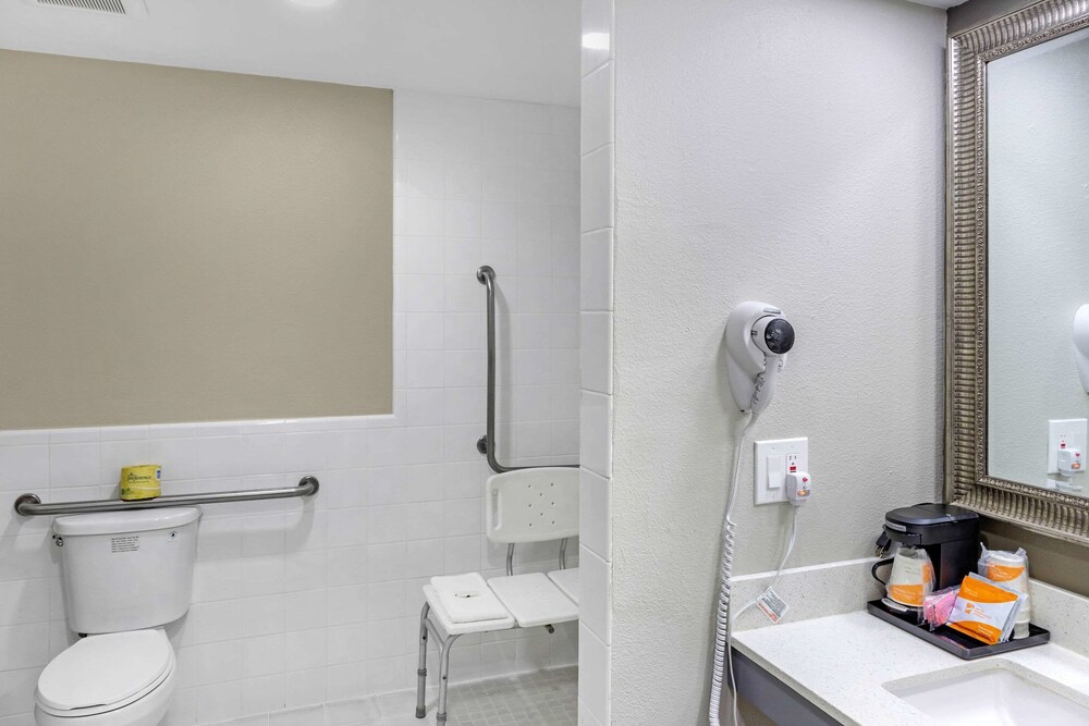 Quality Inn Kettleman City near Hwy 41 in Kettleman City Best Rates