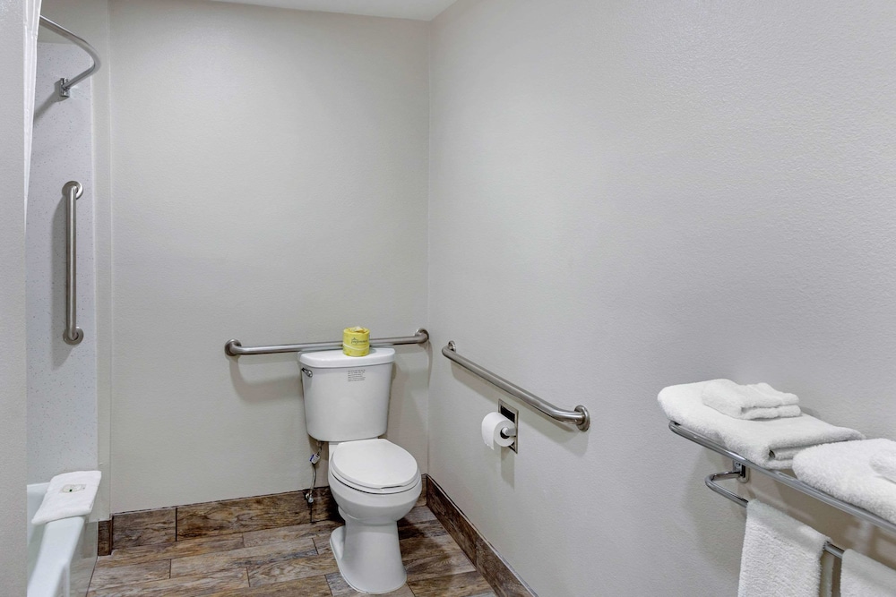 Quality Inn Kettleman City near Hwy 41 in Kettleman City Best Rates