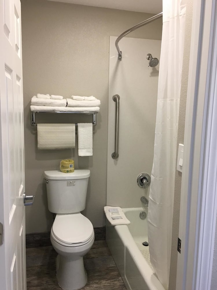 Quality Inn Kettleman City near Hwy 41 in Kettleman City Best Rates