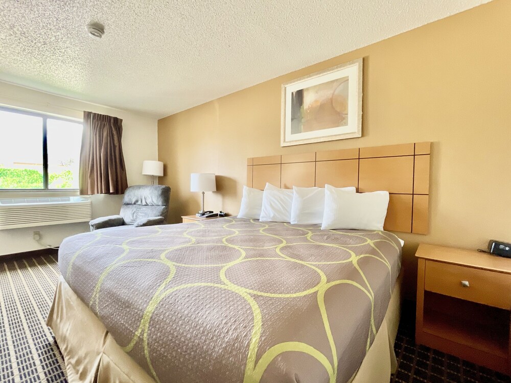 Room, Quincy Inn and Suites