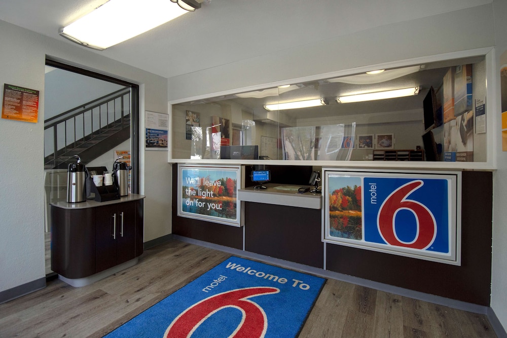 Motel 6 Merrillville, IN